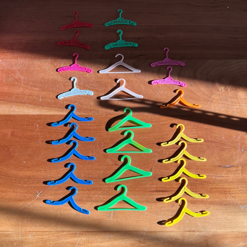 Vintage 80s Barbie Doll Clothes‎ Hangers Lot Multi Color Filigree Plastic 21pc